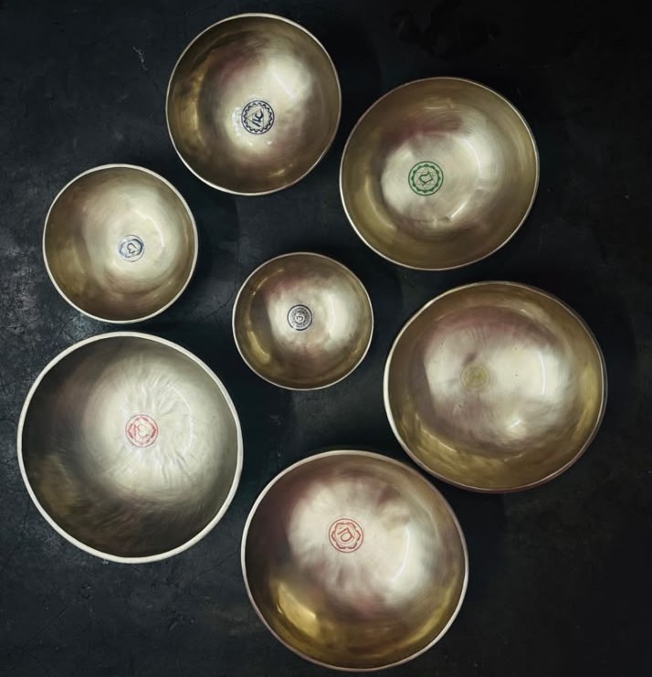 Full set of 7 metal resonance singing bowls